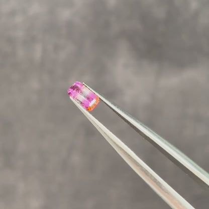 パーティーカラードトルマリン 0.27ct エメラルドカット 5.4mm×2.9mm×1.9mm【MJ3134】