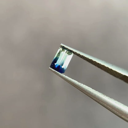 バイカラーサファイア 0.35ct エメラルドカット 4.5mm×2.8mm×2.2mm【MJ3110】