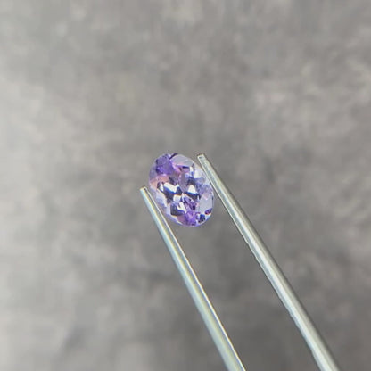 ピンクゾイサイト 0.69ct オーバルカット 6.9mm×4.9mm×3.0mm 【MJ2900】