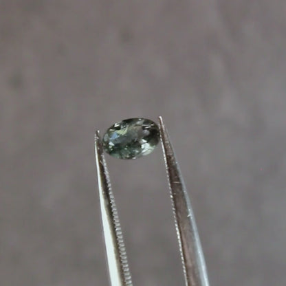 バイカラートルマリン 0.42ct オーバルカット 5.9mm×4.0mm×2.6mm【MJ3089】