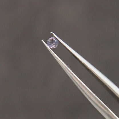 バイカラーサファイア 0.09ct ラウンドカット 2.6mm×2.6mm×1.7mm【MJ2993】