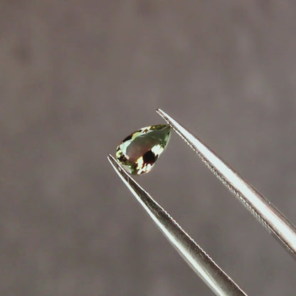バイカラートルマリン 0.37ct ペアシェイプカット 5.9mm×4.1mm×2.4mm【MJ3094】