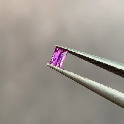 バイカラーサファイア 0.13ct スクエアカット 3.4mm×2.2mm×1.5mm【MJ3107】