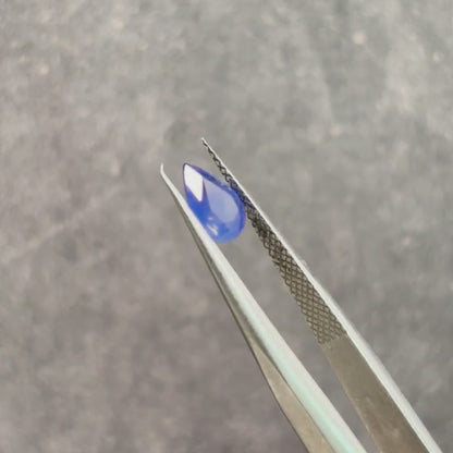 シルキーサファイア 0.66ct ペアシェイプカット 6.5mm×4.9mm×2.7mm【MJ3151】