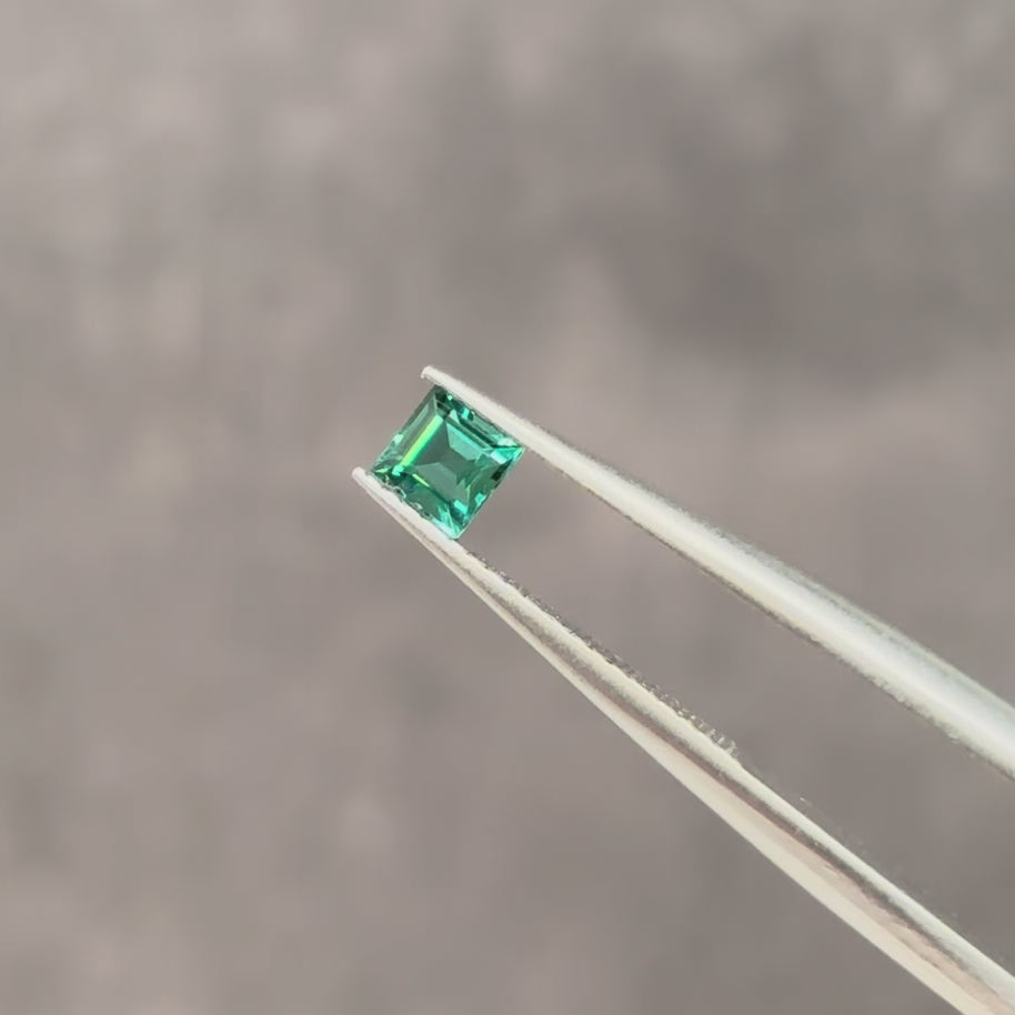 ラグーントルマリン 0.24ct スクエアカット 3.5mm×3.5mm×2.3mm【MJ3124