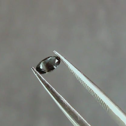 バイカラートルマリン 0.25ct オーバルカット 5.1mm×3.1mm×2.0mm【MJ3101】