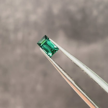 ラグーントルマリン 0.51ct スクエアカット 3.6mm×5.9mm×2.8mm【MJ3123】