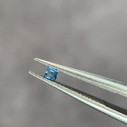 サンタマリアアクアマリン 0.05ct スクエアカット 2.0mm×2.0mm×1.4mm【MJ3063】