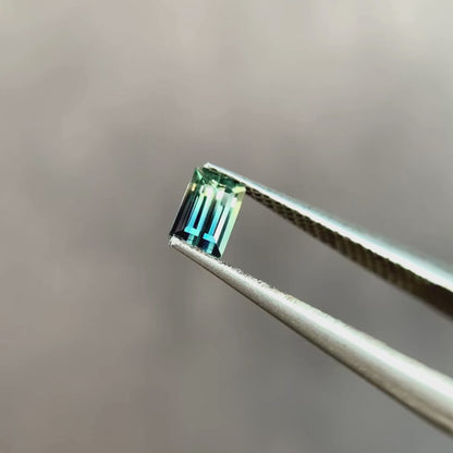 バイカラーサファイア 0.28ct スクエアカット 4.1mm×2.8mm×2.0mm【MJ3104】