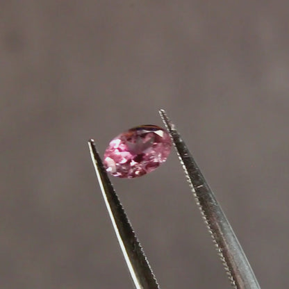 バイカラートルマリン 0.36ct オーバルカット 5.7mm×3.9mm×2.5mm【MJ3091】