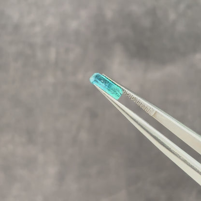バイカラートルマリン 0.53ct エメラルドカット 7.7mm×3.1mm×2.3mm【MJ3140】