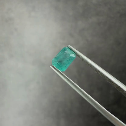 グランディディエライト 0.75ct  エメラルドカット 6.0mm×4.7mm×3.3mm【MJ2967】