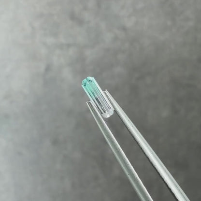 バイカラートルマリン 0.20ct  エメラルドカット 6.4mm×2.0mm×1.7mm【MJ3020】