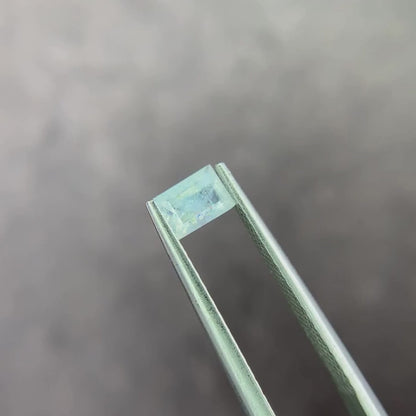 レインボーアクアマリン 0.36ct レクタングルカット 5.2mm×3.6mm×2.7mm【MJ2904】