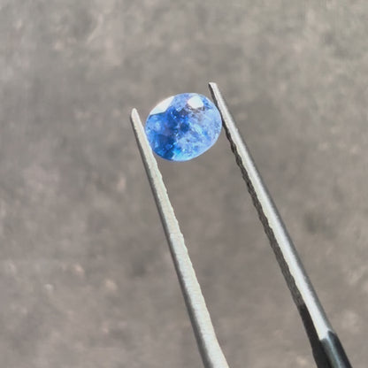 バイカラーサファイア 0.67ct オーバルカット 5.9mm×4.8mm×2.6mm【MJ3116】