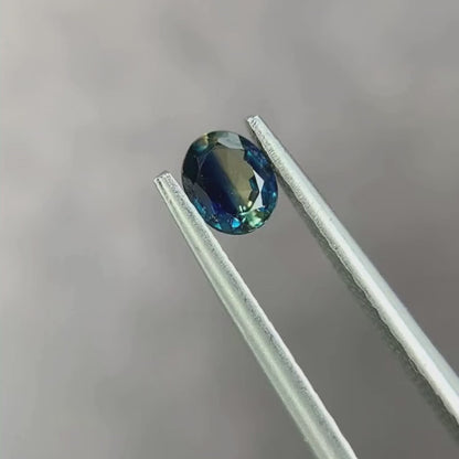 バイカラーサファイア 0.31ct オーバルカット 4.3mm×3.5mm×2.5mm【MJ2882】