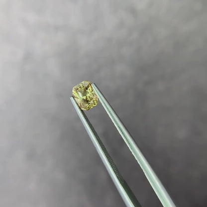 ジルコン 0.92ct ラディアントカット 5.3mm×4.2mm×3.5mm【MJ2894】