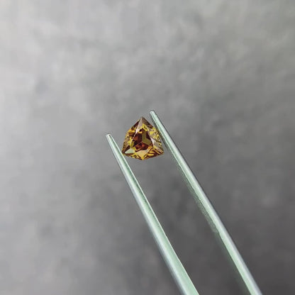 ジルコン 0.89ct トリリアント特殊カット 6.1mm×5.9mm×3.0mm【MJ2891】