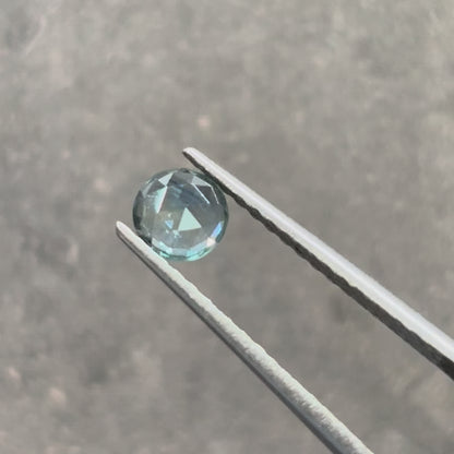 モンタナサファイア 0.58ct ローズカット 5.2mm×5.2mm×2.1mm【MJ3119】