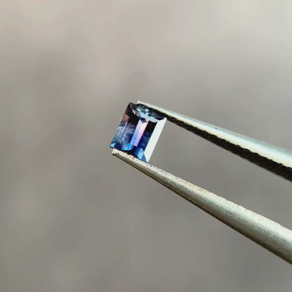 シルクインクルージョン入り バイカラーサファイア 0.25ct スクエアカット 3.6mm×2.9mm×2.0mm【MJ3106】