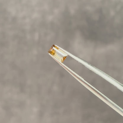 バイカラートルマリン 0.37ct スクエアカット 6.2mm×3.1mm×2.2mm【MJ3135】